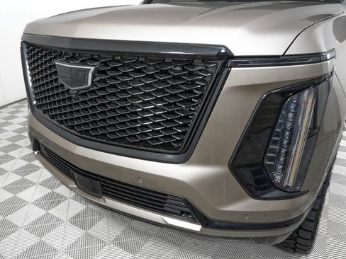 Used 2025 Cadillac Escalade Sport Platinum w/ LPO, ONYX Package image 35