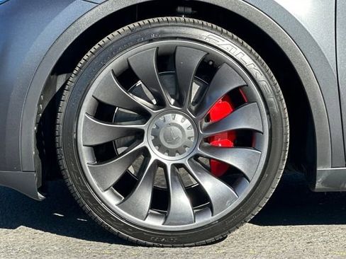 Used 2024 Tesla Model Y Performance image 29
