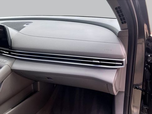 Certified 2024 Hyundai Elantra SEL FWD image 17