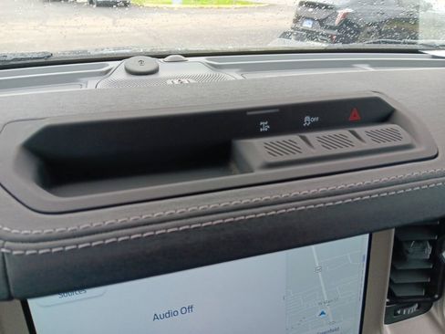 Used 2025 Ford Bronco Outer Banks AWD/4WD image 20