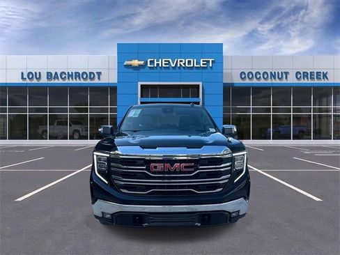 Used 2024 GMC Sierra 1500 SLT image 2