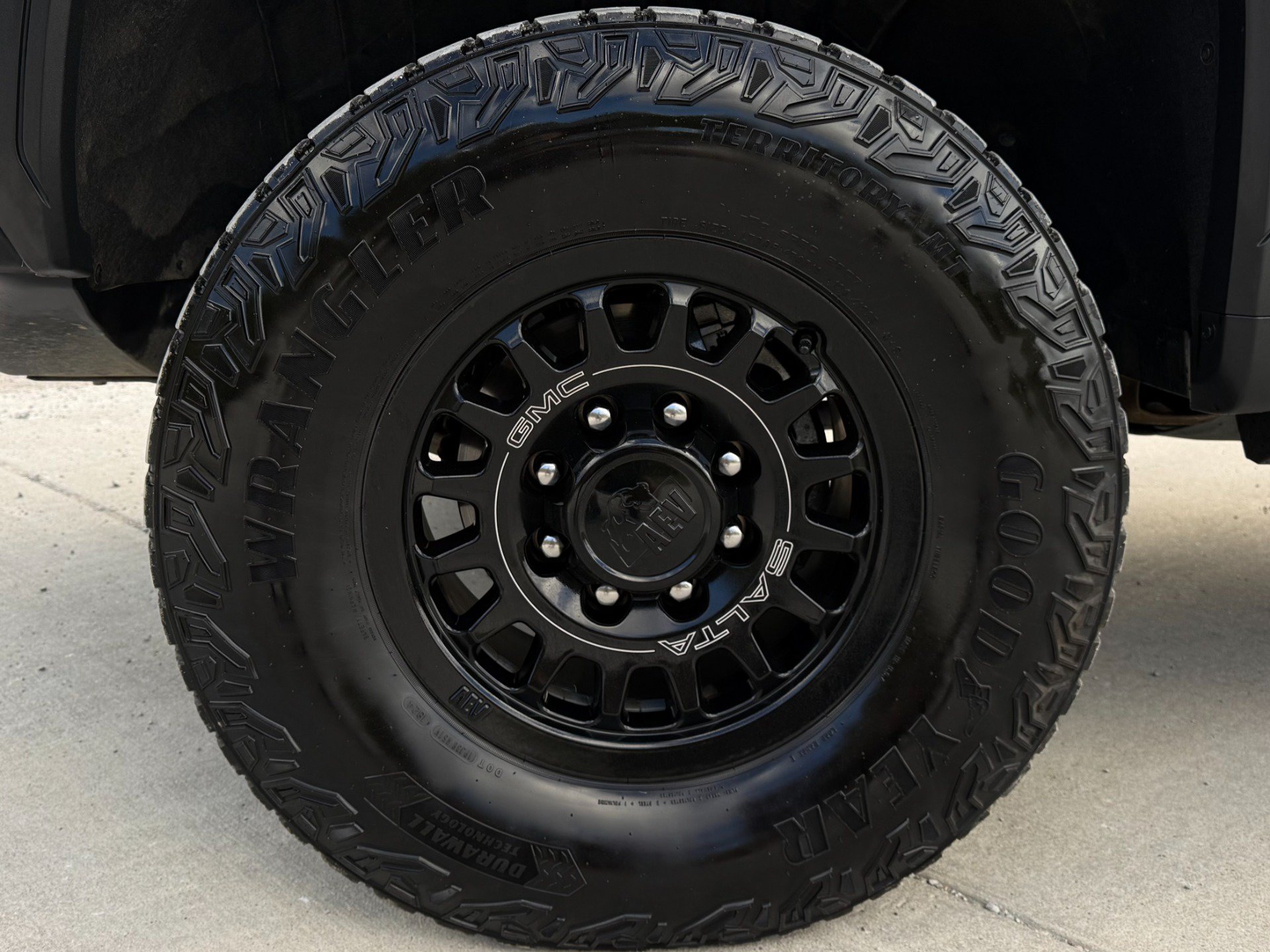 Used 2024 GMC Sierra 2500 AT4X w/ AT4X AEV Edition AWD/4WD image 11