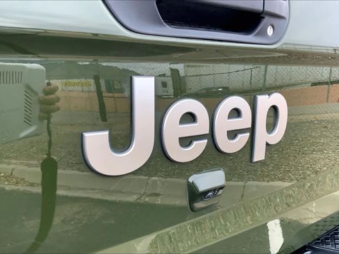 Used 2021 Jeep Gladiator Overland w/ Popular Equipment Package image 28