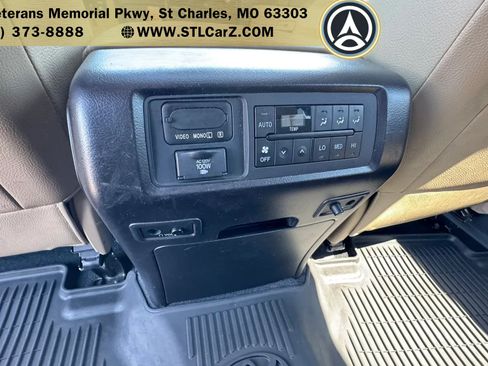 Used 2018 Toyota Sequoia Platinum w/ Carpet Mat Package AWD/4WD image 15