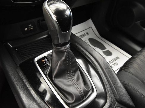 Used 2020 Nissan Rogue S image 19