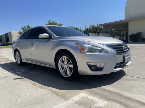 Used 2013 Nissan Altima 2.5 SL w/ Technology Pkg FWD image 8