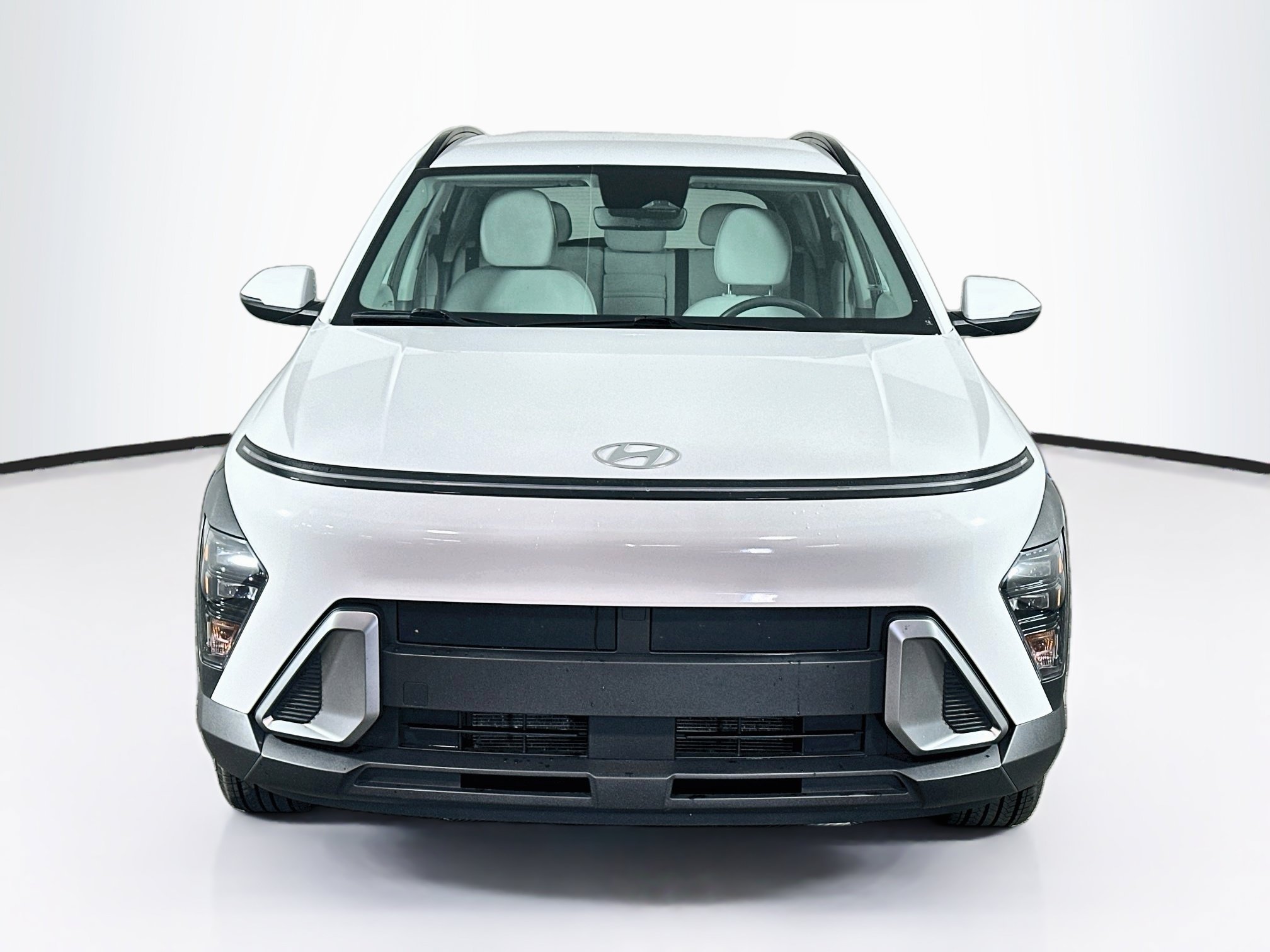 Used 2025 Hyundai Kona SEL FWD image 2