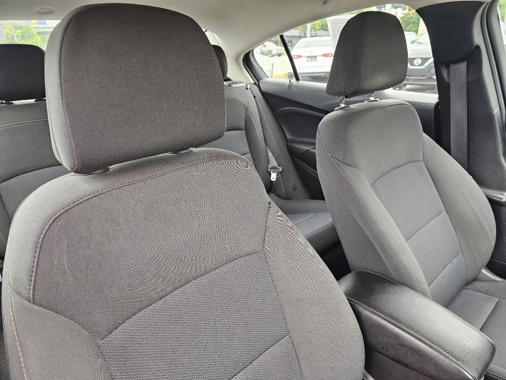 Used 2017 Chevrolet Cruze LS FWD image 32
