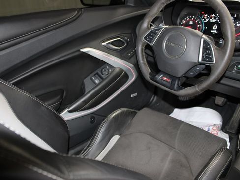 Used 2018 Chevrolet Camaro SS RWD image 29