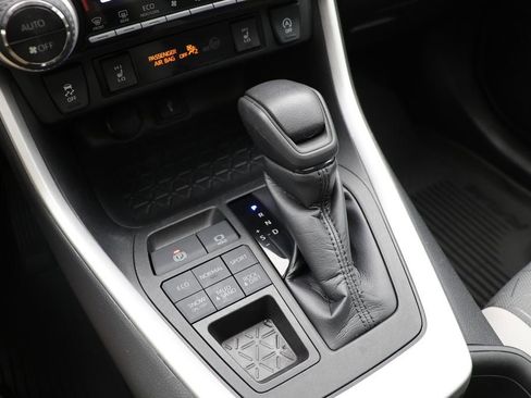 Used 2021 Toyota RAV4 XLE w/ Convenience Package image 21