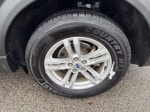 Used 2022 Ford Explorer XLT image 10