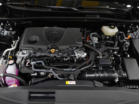 Used 2025 Toyota Camry SE image 28