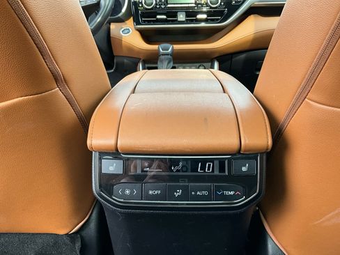 Used 2023 Toyota Highlander Platinum image 26