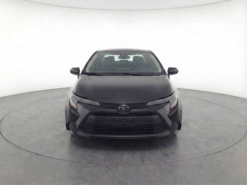 Used 2025 Toyota Corolla LE image 2