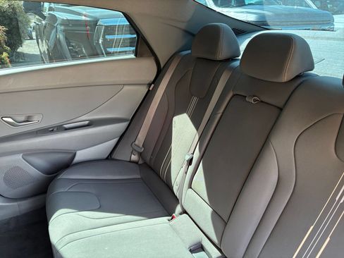 Used 2025 Hyundai Elantra SEL FWD image 40
