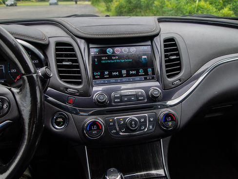Used 2018 Chevrolet Impala Premier FWD image 16