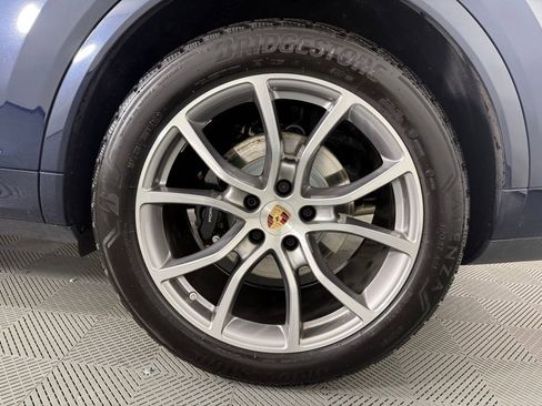 Certified 2025 Porsche Cayenne Coupe AWD/4WD image 12