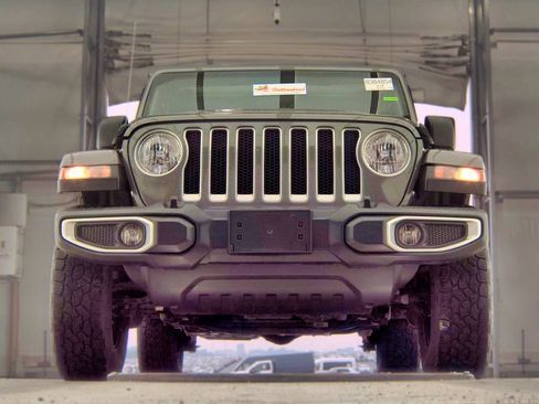 Used 2018 Jeep Wrangler Unlimited Sahara AWD/4WD image 4