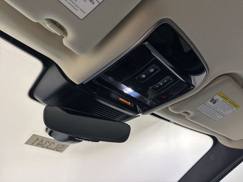 New 2026 Land Rover Range Rover Long Wheelbase SE image 18