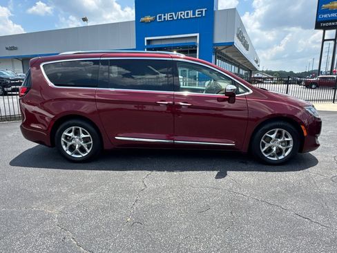 Used 2018 Chrysler Pacifica Limited FWD image 5
