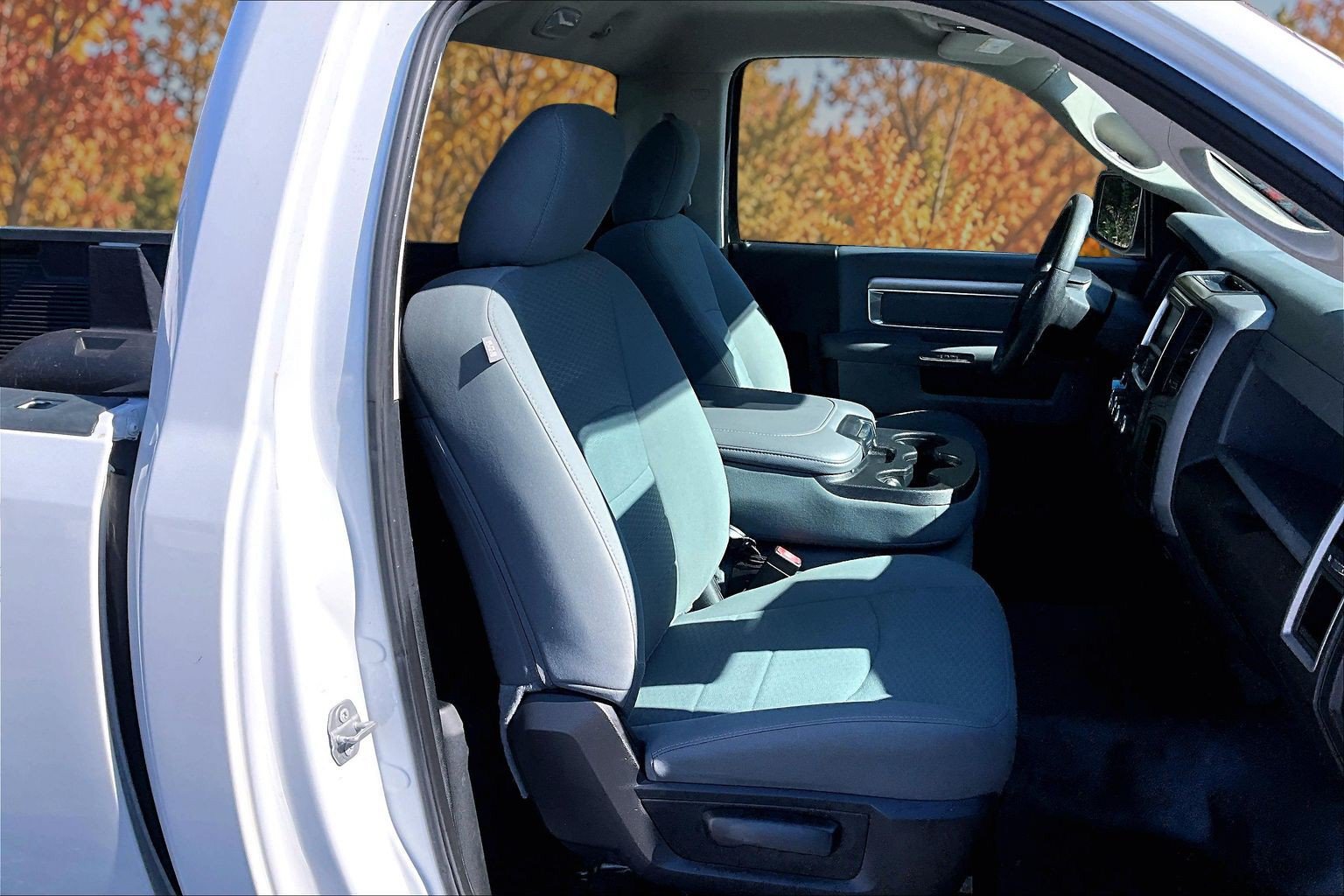 Used 2018 RAM 1500 Express AWD/4WD image 9