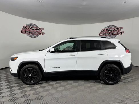 Used 2019 Jeep Cherokee Latitude w/ Cold Weather Group AWD/4WD image 4