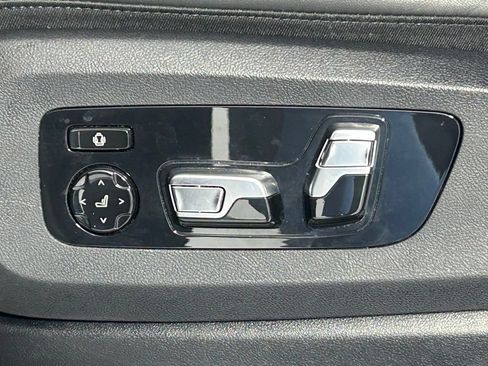 Used 2025 BMW X7 xDrive40i w/ M Sport Package AWD/4WD image 37
