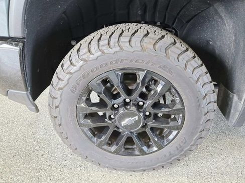 Used 2025 Chevrolet Silverado 2500 LT w/ Trail Boss Package image 16