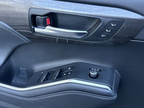 Used 2023 Toyota Highlander Limited image 15