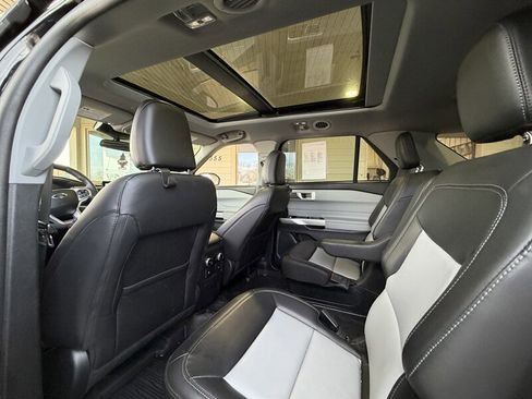 Used 2024 Ford Explorer XLT w/ Equipment Group 202A image 13