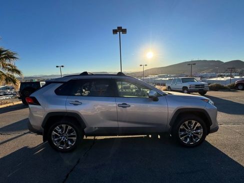 Used 2019 Toyota RAV4 XLE Premium image 6