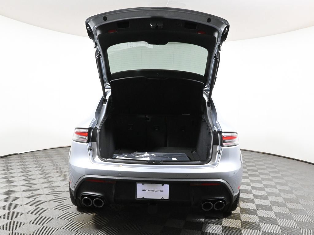 Used 2026 Porsche Macan AWD/4WD image 43