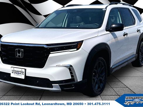 Used 2024 Honda Pilot Touring image 1