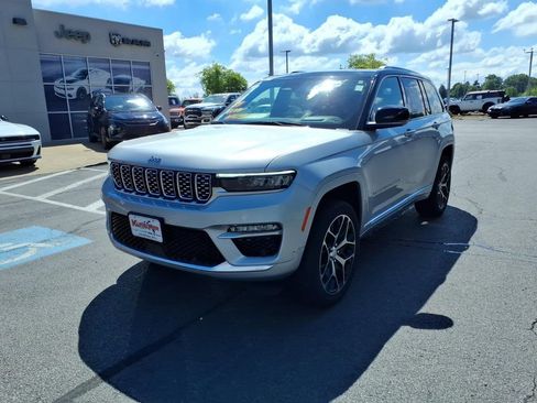 Used 2023 Jeep Grand Cherokee Summit AWD/4WD image 2