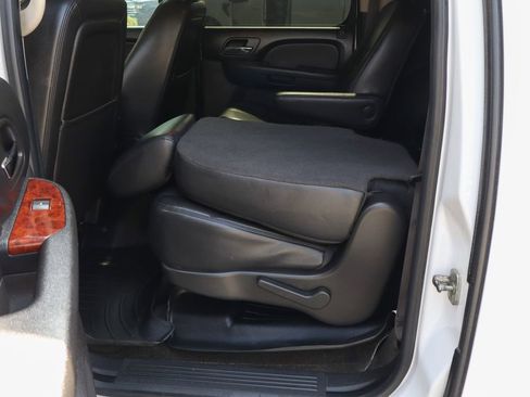 Used 2013 Chevrolet Suburban 2500 LT AWD/4WD image 40