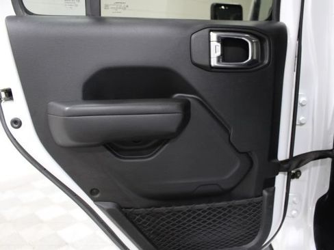 Used 2021 Jeep Gladiator Sport AWD/4WD image 19