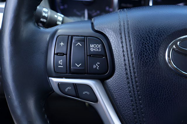 Used 2018 Toyota Highlander Limited Platinum AWD/4WD image 22