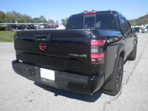 Used 2022 Nissan Frontier PRO-4X image 5