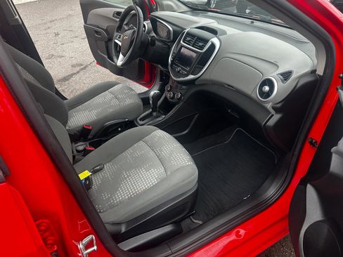 Used 2020 Chevrolet Sonic LT image 18