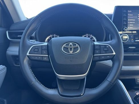 Used 2022 Toyota Highlander LE image 24