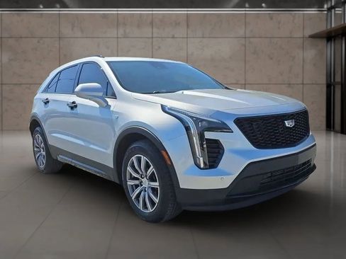 Used 2020 Cadillac XT4 Sport w/ Cold Weather Package AWD/4WD image 3