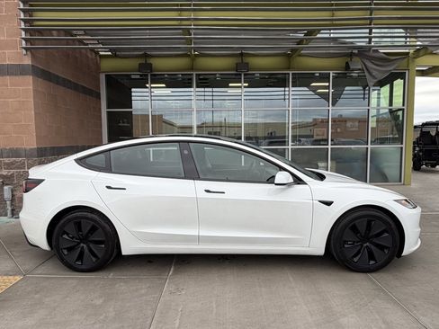 Used 2025 Tesla Model 3 Long Range image 9