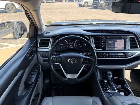 Used 2019 Toyota Highlander XLE w/ Protection Package #3 image 14