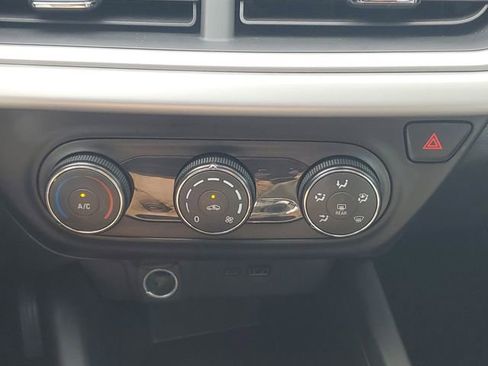 Used 2025 Chevrolet Trax LS image 30