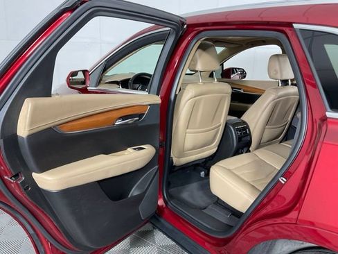 Used 2019 Cadillac XT5 Platinum AWD/4WD image 31