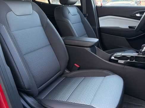 New 2026 Chevrolet Trax LT image 8