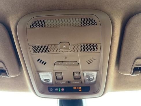 Used 2018 Cadillac XT5 Platinum w/ Driver Assist Package AWD/4WD image 31