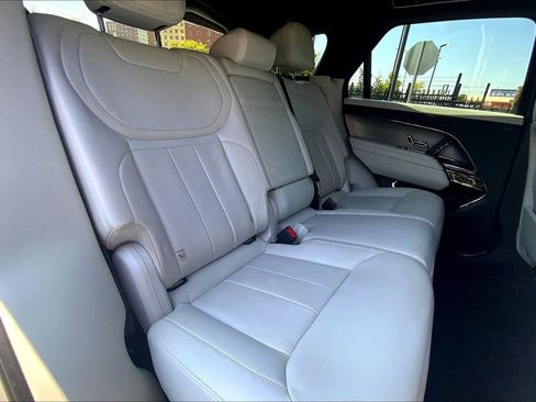 Used 2024 Land Rover Range Rover Sport SE AWD/4WD image 19