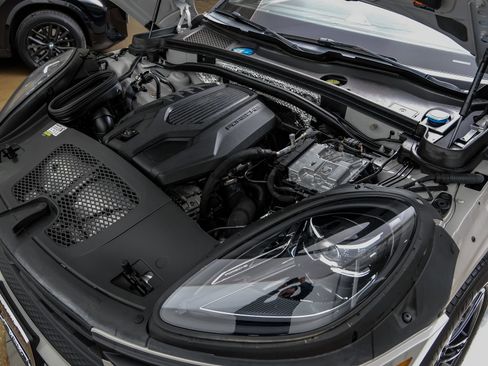 Used 2023 Porsche Macan AWD/4WD image 62