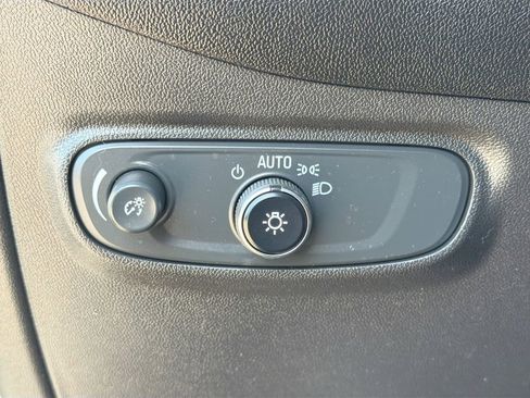 Used 2020 Chevrolet Equinox LS w/ LS Convenience Package image 31